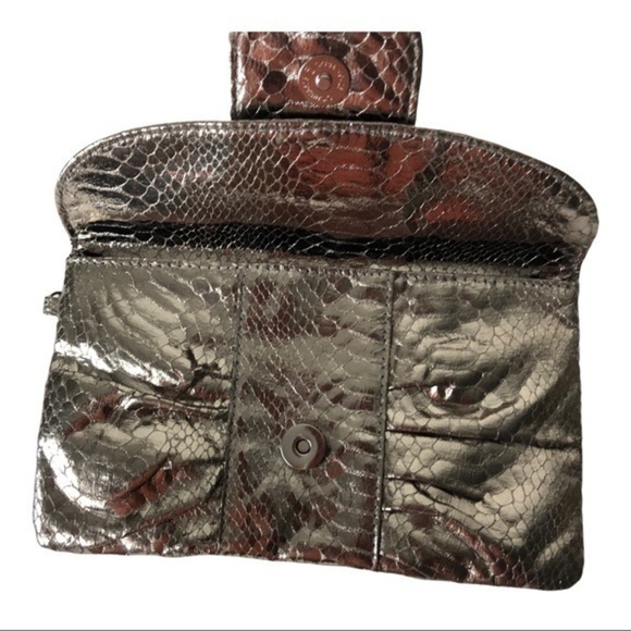 Proclaim Silver Metallic Snake Skin Snap Closure Wristlet - Picture 3 of 7